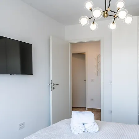 B&v 701 Coresi - Luxury Mountain Haven Apartment *