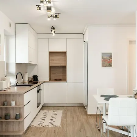 B&v 701 Coresi - Luxury Mountain Haven Apartment *