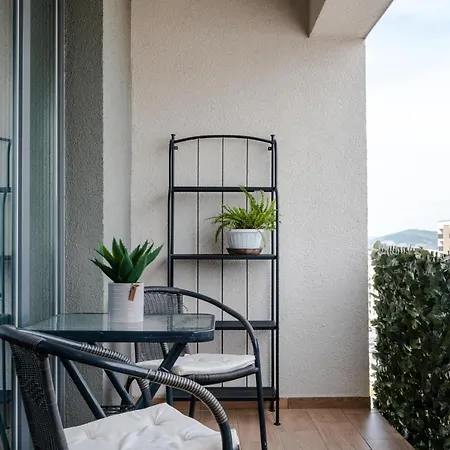 Apartment B&v 701 Coresi - Luxury Mountain Haven